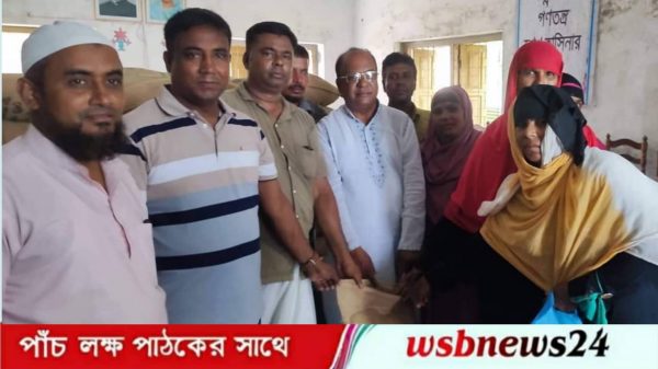 ভিজিডি কার্ডের চাউল বিতরণ