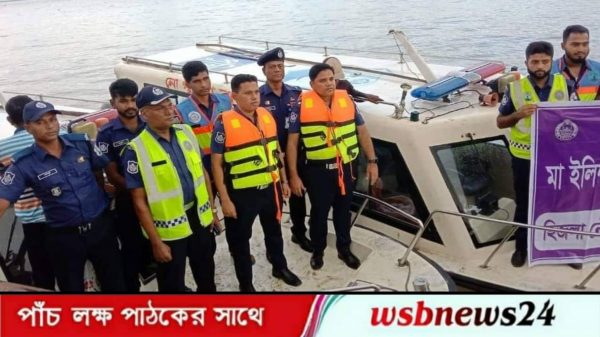 ইলিশ রক্ষা অভিযানে নৌপুলিশের ডিআইজি
