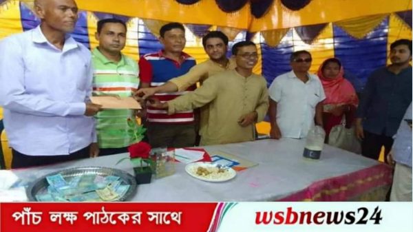 পুজা মন্ডপ পরিদর্শন করলেন -পৌর মেয়র