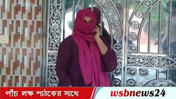 স্ত্রী স্বীকৃতির দাবিতে নার্সিং ছাত্রীর অনশন