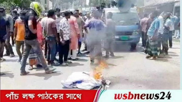 পদবঞ্চিতদের সড়ক অবরোধ বিক্ষোভ